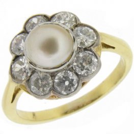 Pearl & diamond Ring 18ct gold