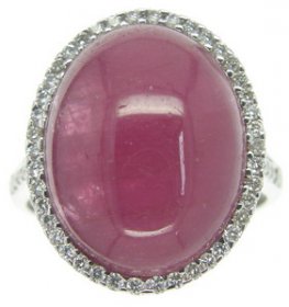 An 18ct Pink Tourmaline ring. Pink Tourmaline & Diamond ring.