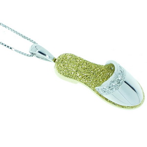 An 18ct gold Diamond Slipper Shoe Pendant.18ct chain. - Click Image to Close