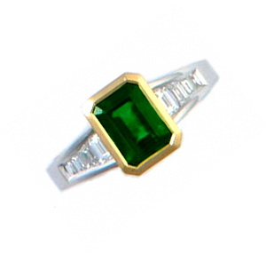 Modern Emerald cut Emerald Solitaire Ring - Diamond shoulders. - Click Image to Close