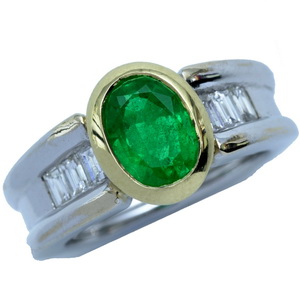Designer 18ct Gold Diamond and Oval Emerald Band. - Click Image to Close