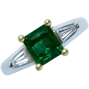 Contemporary and Impressive Emerald and Diamond Ring - 18CT Gold - Click Image to Close