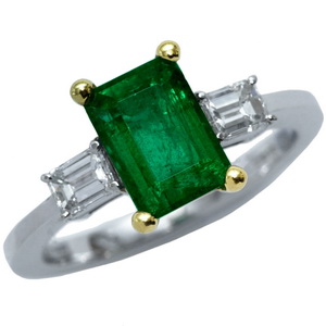 Quality Emerald Ring, with Baguette Diamond shoulders 18K / 750. - Click Image to Close