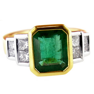 Rectangular Emerald single stone ring with princess cut diamonds - Click Image to Close