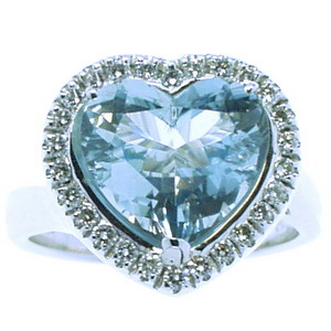 18ct Gold Heart Shape Aquamarine and Diamond Cluster Ring. - Click Image to Close