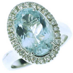 A Stunning Oval Aquamarine and Diamond Cluster Ring. 18k Gold. - Click Image to Close