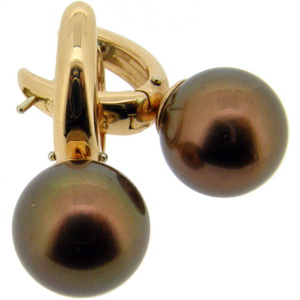 Chocolate pearl earrings in 18ct white gold - Click Image to Close