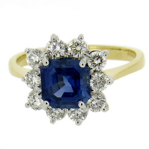 Beautiful Blue 18k Square Sapphire Cluster ring - Click Image to Close