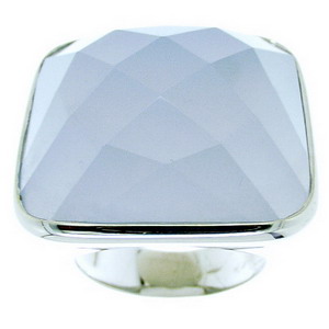 An 18k Large Chalcedony Cocktail Ring - Click Image to Close