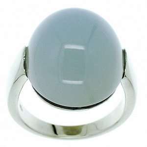 A Radiant Chalcedony single stone ring. - Click Image to Close