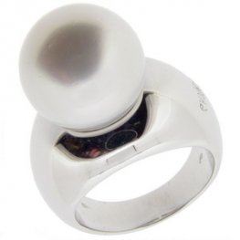Large Cultured pearl ring 18ct white