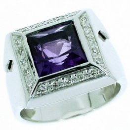 An Amethyst Cocktail ring 18k gold