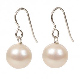 Pearl drop earrings.