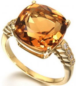 A Chic 18ct Yellow Gold Briolette Citrine and Diamond Ring.