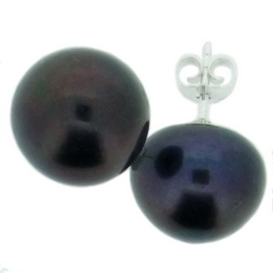 A pair of Black pearl earrings - Click Image to Close