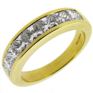 18kt Yellow Gold Princess Cut Diamond Half Eternity Ring - 750.